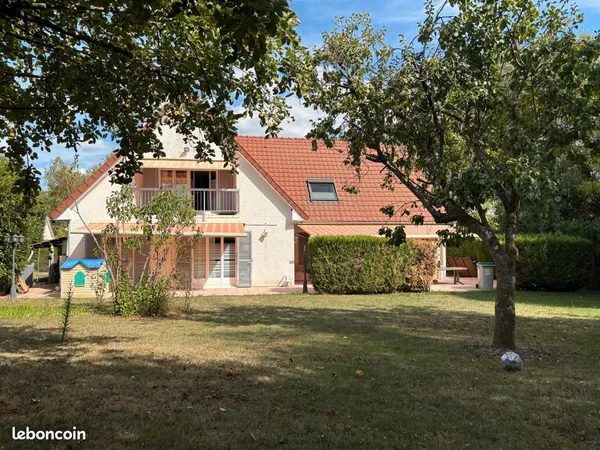 Maison individuelle de 238 m² sur 1 300 m² de terrain - viager sans rente