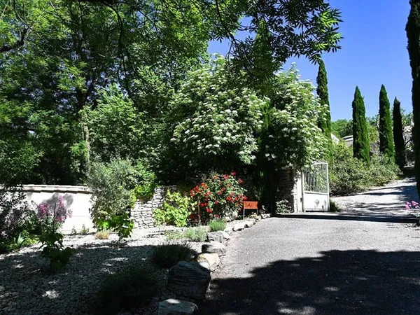 Maison 9 pièces 280 m²