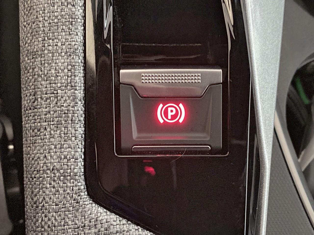 Peugeot 3008 hybrid 136 e-dcs6 gt — photo 19
