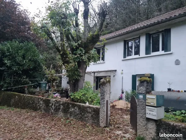 Maison (95 m2) + dépendances sur terrain boisé (16600m2) avec ruisseau - Havre de paix en pleine nat