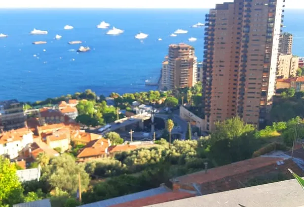 Vue mer et vue de Monaco, calme (Roquebrune-Cap-Martin, France)