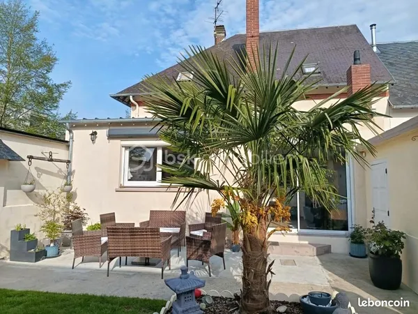Maison de ville 118 m2 avec annexe 56 m2 à Lisieux
