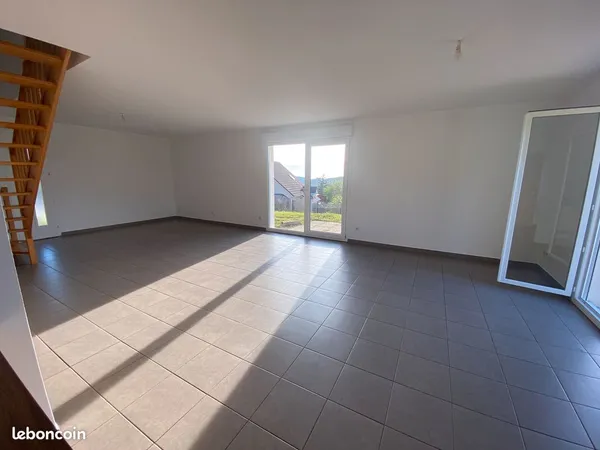 Loue maison à Larnod