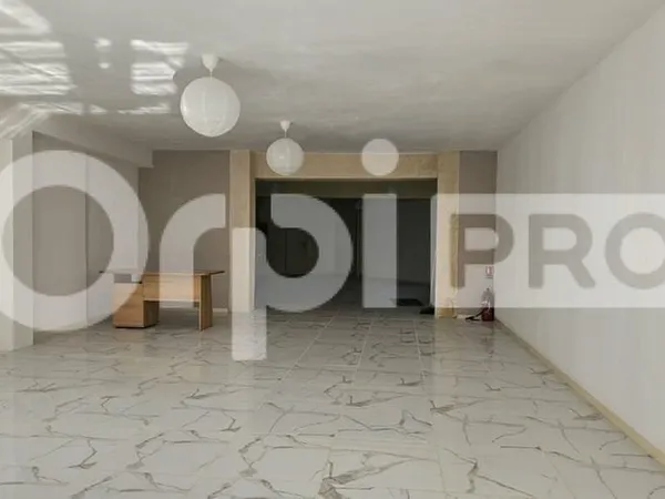 Local commercial 102 m²