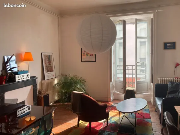 T2 dans immeuble de caractère