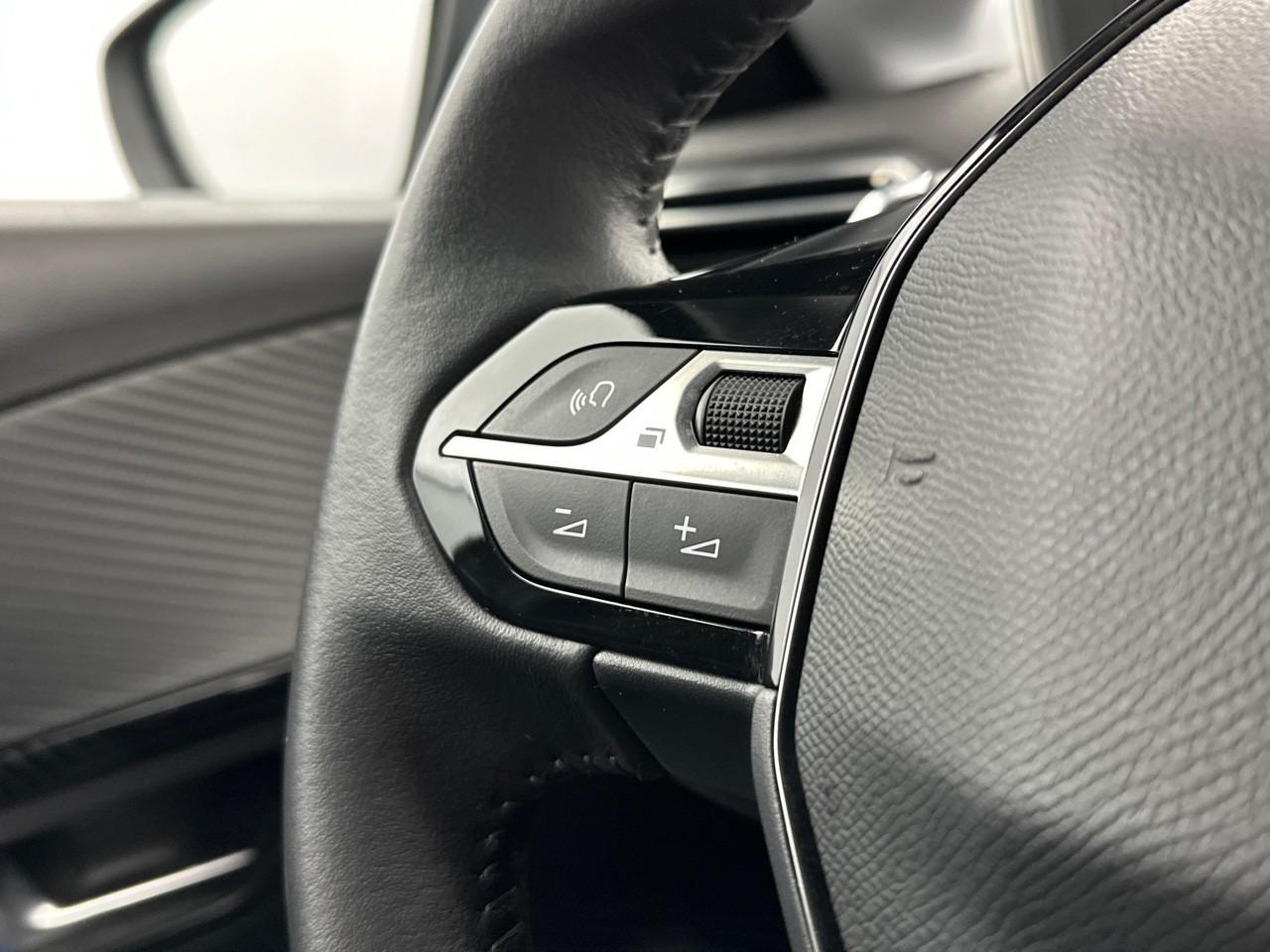 Peugeot 208 puretech 100 s&s eat8 style — photo 19