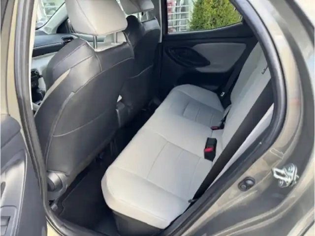 Toyota Yaris hybride 116h iconic — photo 12