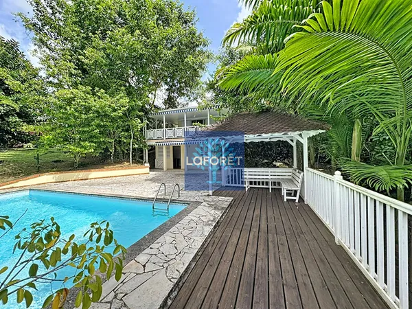 Maison 9 pièces 260 m²