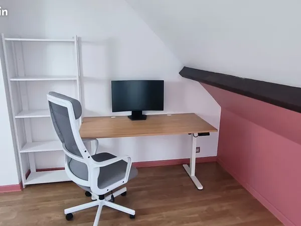 Postes de travail/Bureau - Coworking calme à Ermont (7 min gare Gros Noyer-St Prix)