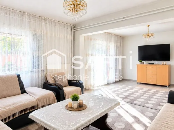 Maison familiale T6 avec 5 chambres et grand garage à Béziers
