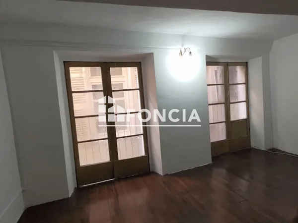Nice - Vieux-Nice : T2bis + mezzanine de 53 m² au coeur du quartier historique, à rénover entièremen