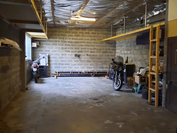 Garage 60 m2 Hauteur sous plafond de 3.50