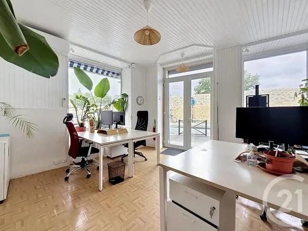 Bureau et espace de travail Location Bordeaux   670€