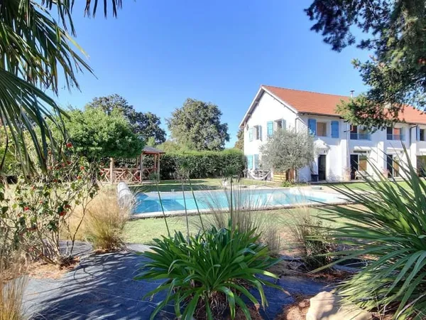 Maison 6 pièces 243 m²