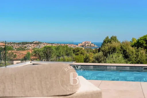 Villa 6 pièces 274 m²