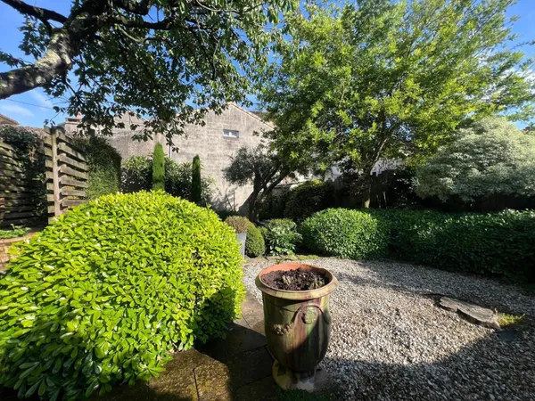 Maison rénovée de 245m² avec jardin à Tonneins - Centre-ville