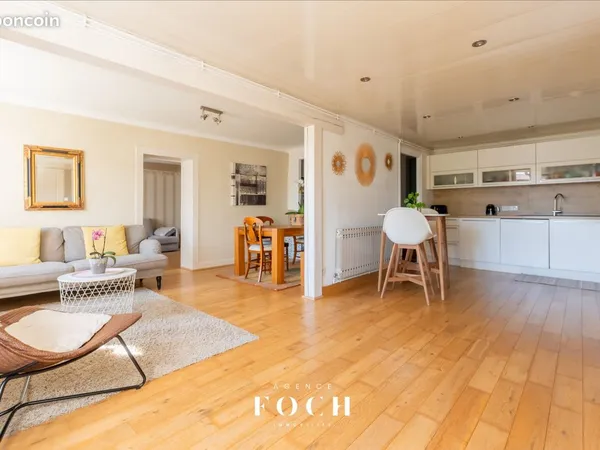 Propriété 6 pièces 214 m²