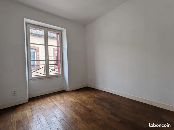 Maison à louer, Evron