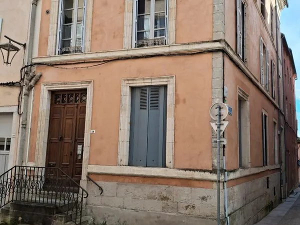 T3 atypique, calme avec terrasse CVille