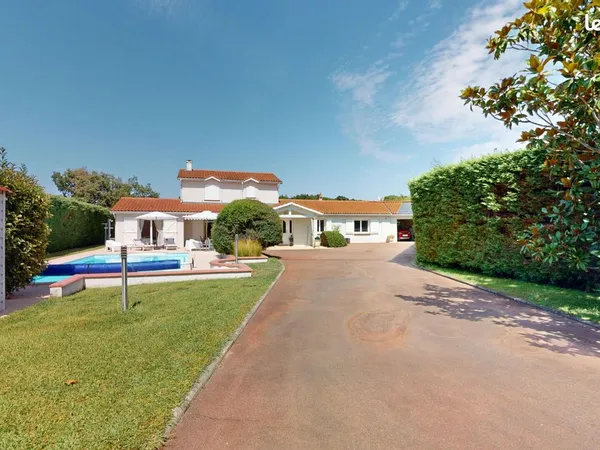 Propriété 6 pièces 200 m²