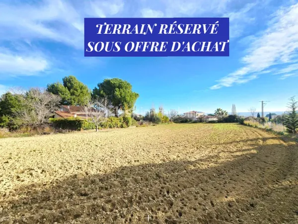 Terrain 587 m²