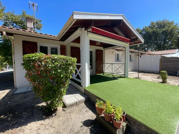 Maison joliment rénovée au calme à Lège