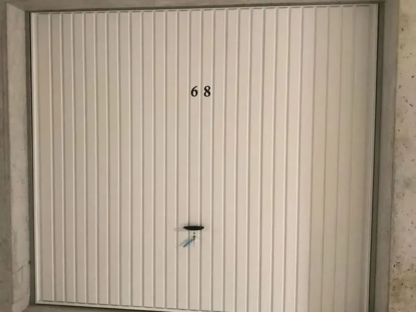 Rare à la vente