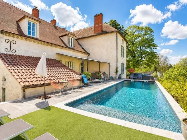 ALLIER, CHARROUX LUXUEUSE MAISON DE MAITRE XVIIIème RENOVEE,