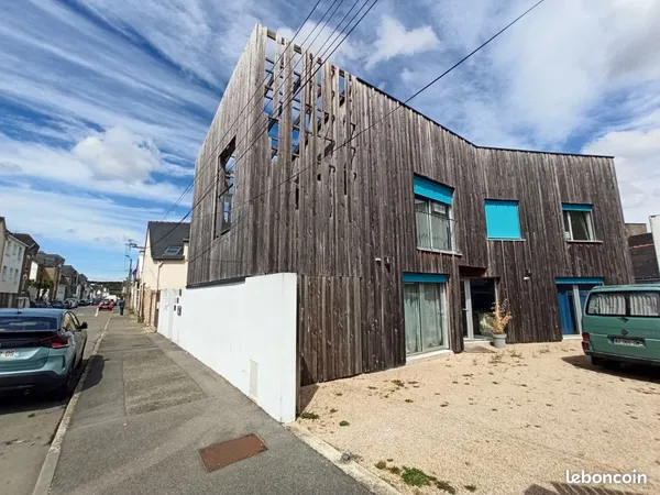 Bureau professionnel, gare d'Auray