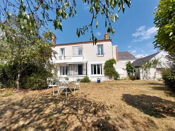Maison de caractère familiale avec jardin à Saint-Jean-le-Blanc