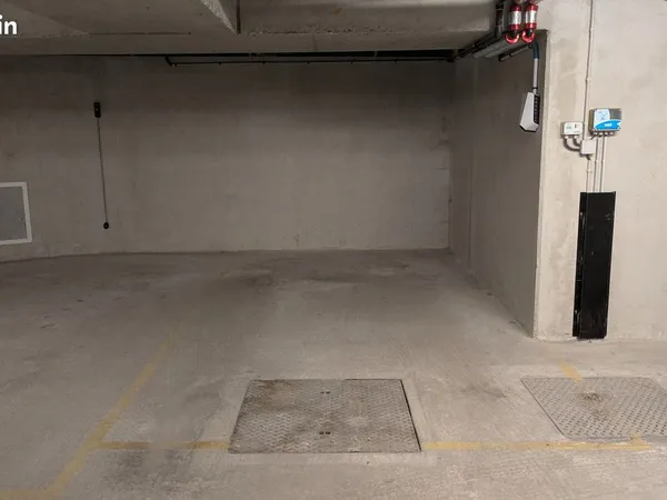 Loue Place de Parking sécurisée - Métro Montreuil Hôpital