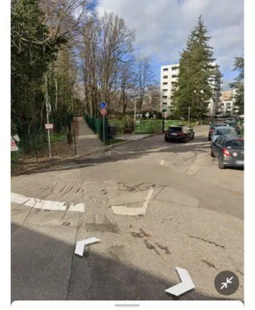 Garage à louer à Écully Charrière blanche