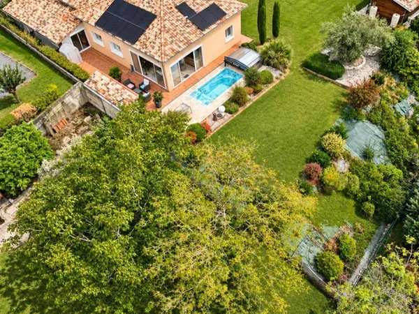 AGEN - VILLA CONTEMPORAINE DE PLAIN-PIED AVEC SUITE PARENTALE, SPA DE NAGE ET POOL HOUSE