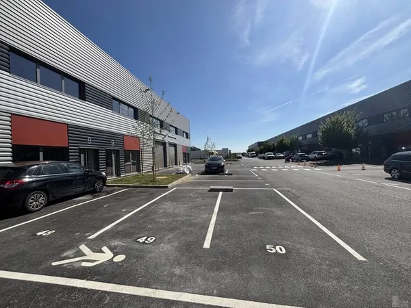 Entrepôt 720 m²