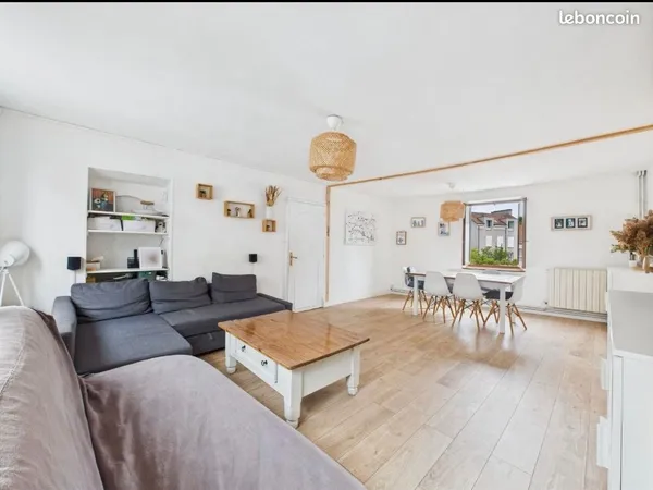Location maison de ville de plus de 200m2 avec 5 chambre et jardin