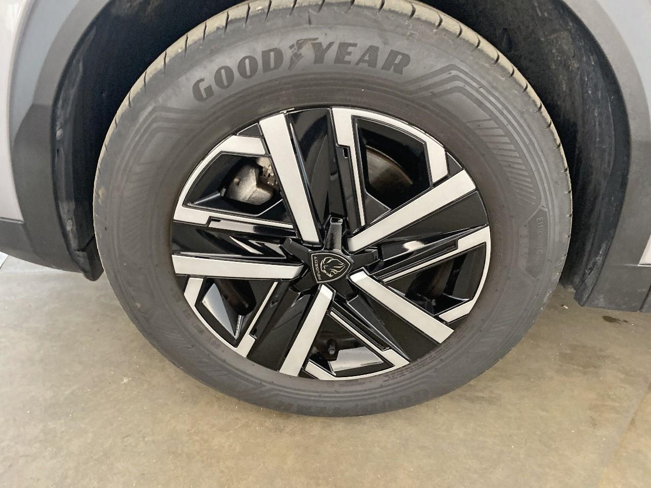Peugeot 2008 hybrid 145 ch e-dcs6 style — photo 11