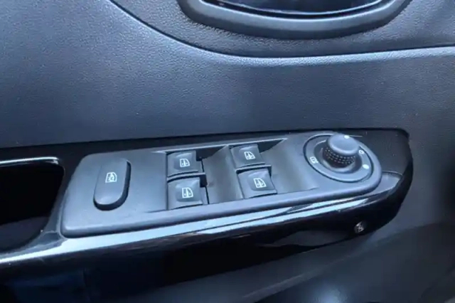 Renault Captur dci 90 energy eco² — photo 74