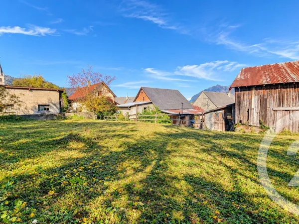 Terrain 607 m²