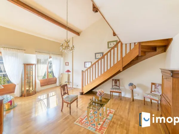 Superbe duplex de 130 m² au dernier étage avec parking !