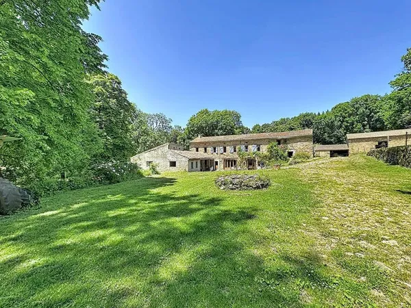 Maison 8 pièces 228 m²