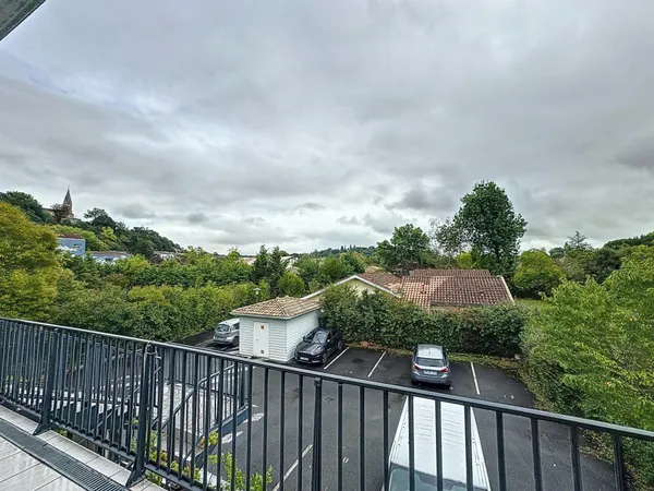 T3 avec terrasse et 2 parkings  Latresne centre