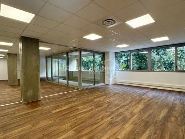 Local commercial 128 m²