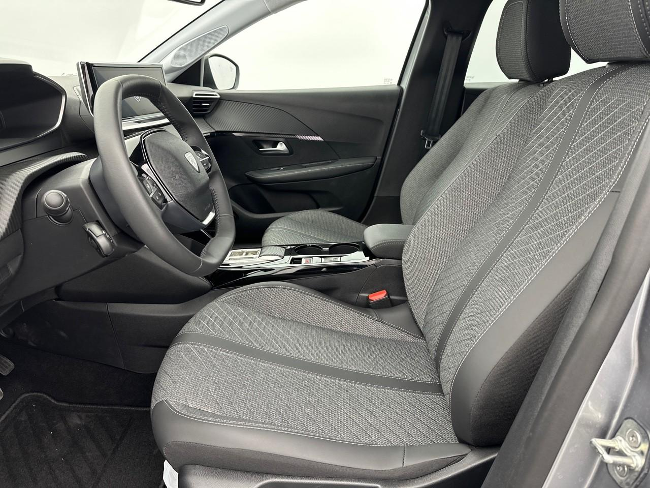 Peugeot 208 hybrid 110 ch e-dcs6 allure — photo 9