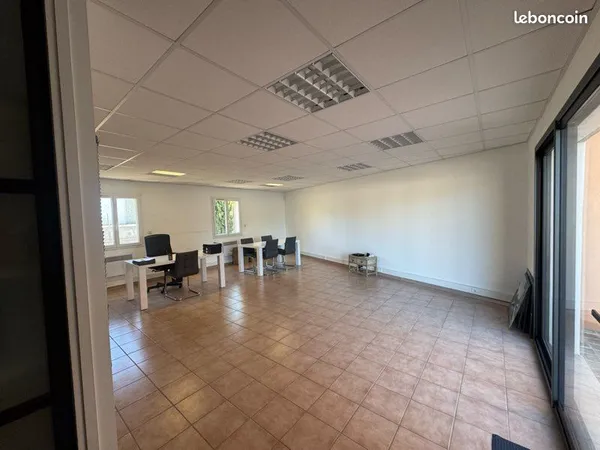 Loue bureaux saint Cannat 147m2