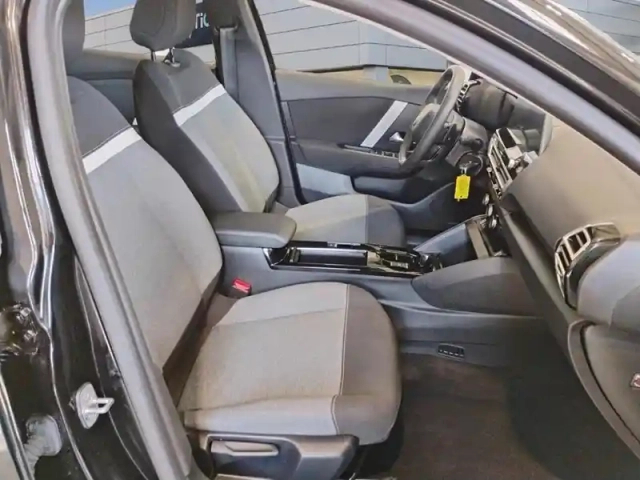 Citroën C4 x hybride 136 ch e-dcs6 plus — photo 9