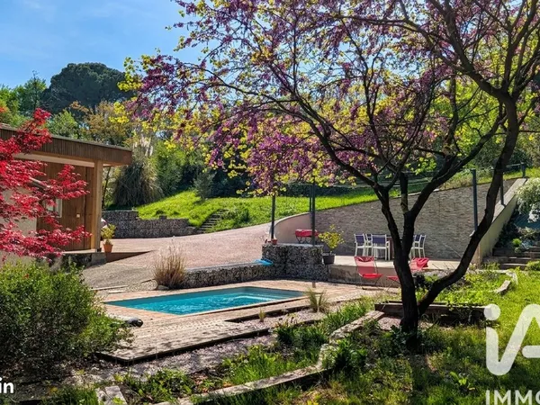 Maison familiale 6 pièces 202 m²