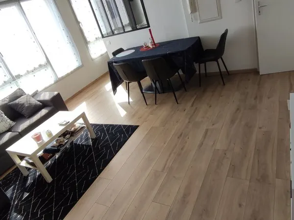 T3 63 m² rénové - 1er et dernier étage - balcon 9 m² - climatisation - 2 parkings sous-sol