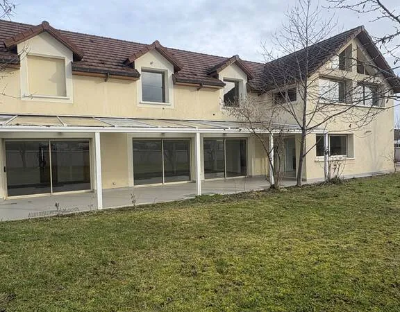 Maison 8 pièces 255 m²