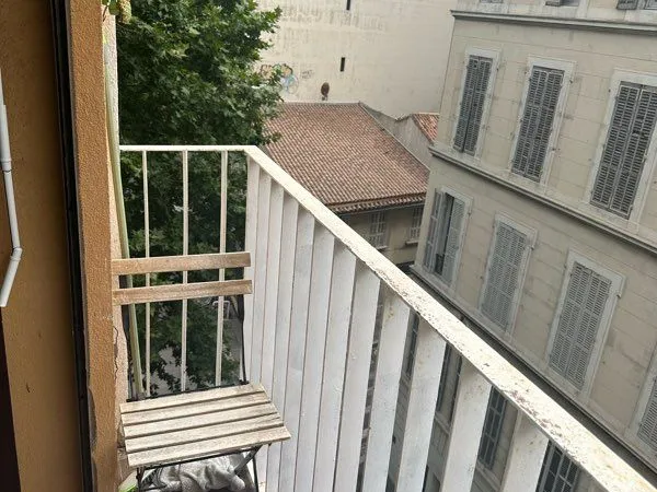 À vendre - Studio avec balcon à 2 min à pied de la gare Saint-Charles - Marseille 1er