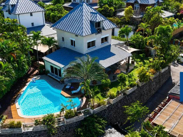 SAINT-GILLES-LES-BAINS SECTEUR CHEMIN SUMMER / CAROSSE Maison familiale 3/4 chambres, piscine et vue